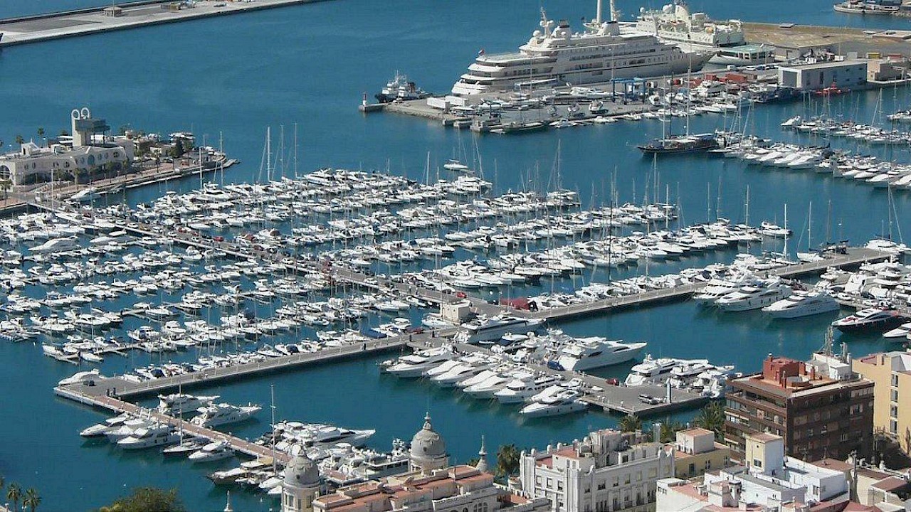 Alicante dispone de 1.500 amarres para yates.